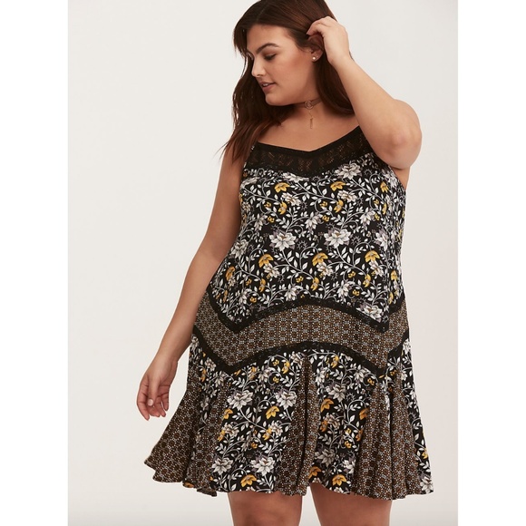 torrid Dresses & Skirts - Torrid Floral Print Challis Lace Trim Dress, Sz 2x